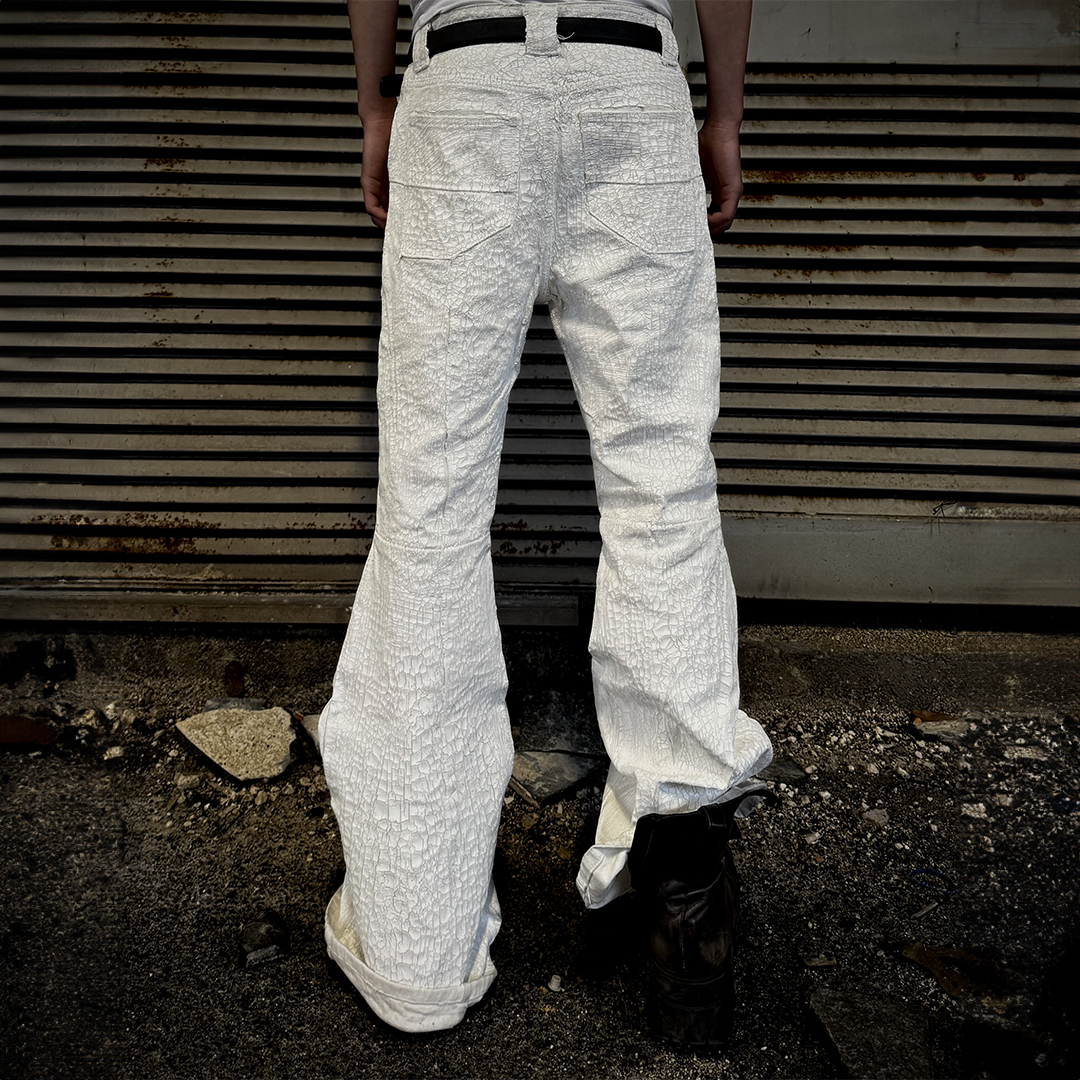 CRACK(PAIN)T FLARED JEANS
