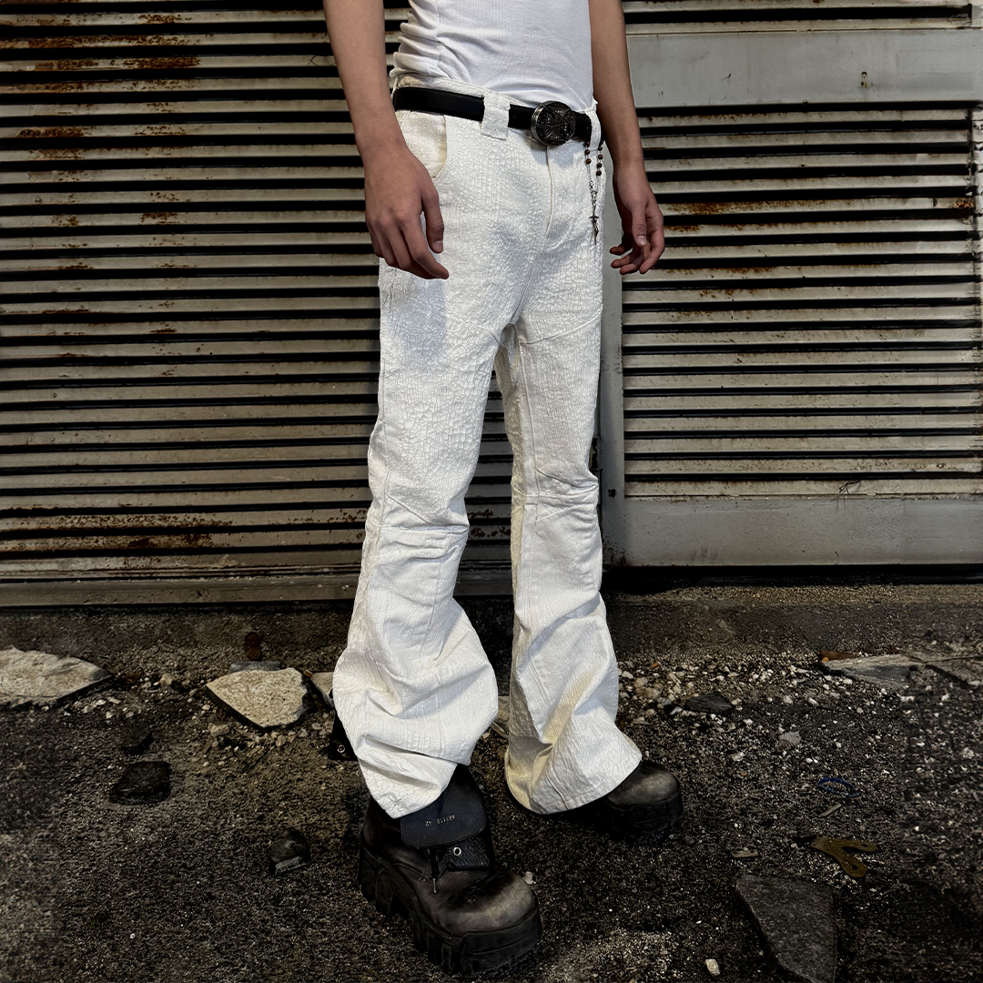 CRACK(PAIN)T FLARED JEANS